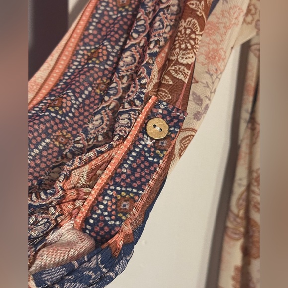 NWT. Woman’s CURE. mesh Kimono in a red / tan floral pattern. Size L. - Picture 3 of 16